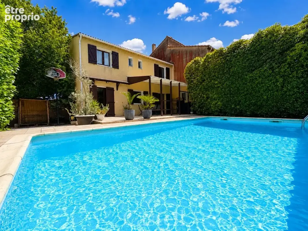 Agde  Maison T6 d'environ 110 m² sur une parcelle de 400 m² avec piscine et garage - photo 16