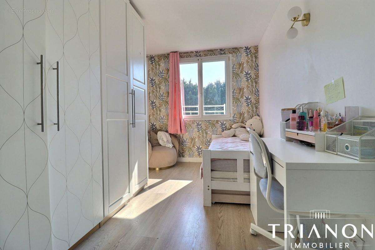 Appartement à LES CLAYES-SOUS-BOIS