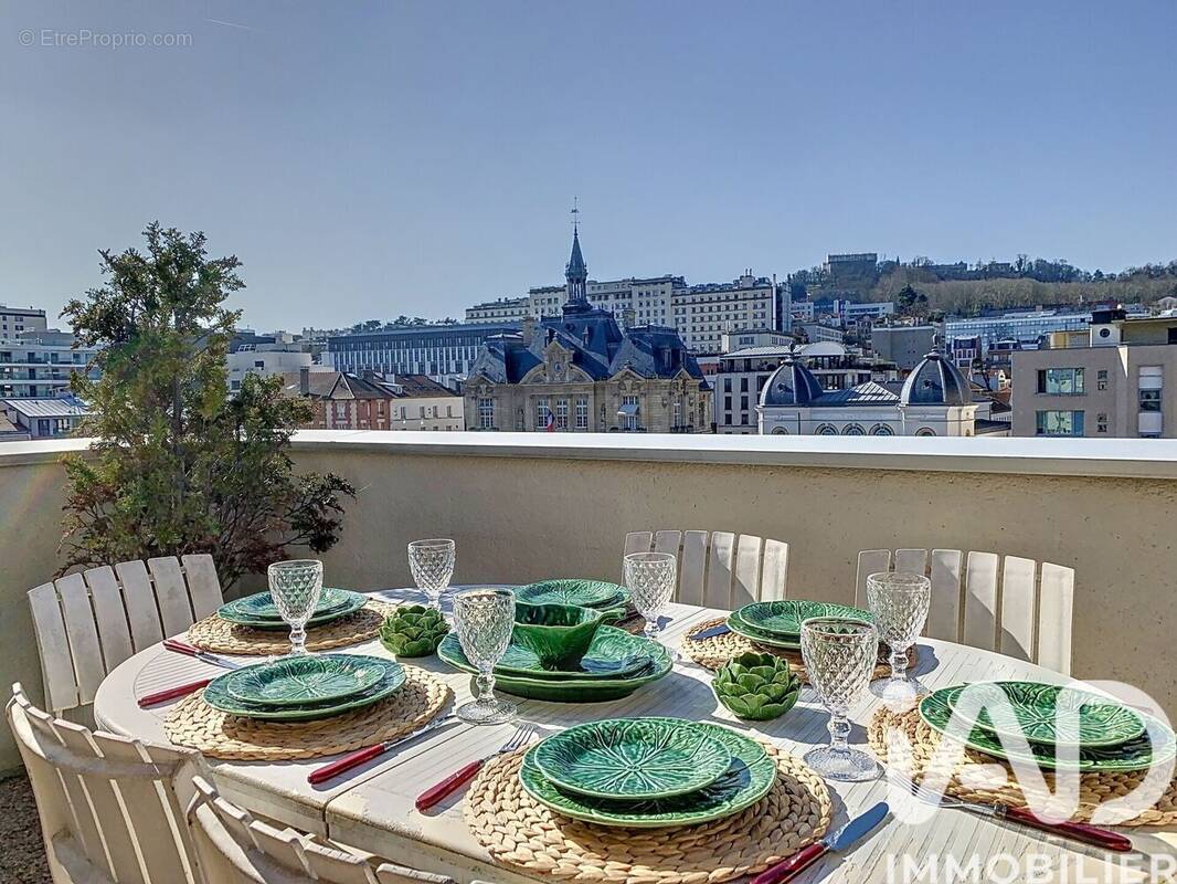 Photo 1 - Appartement à SURESNES