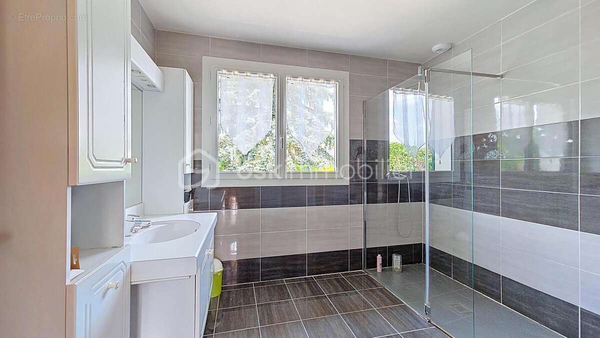 Maison à CHEVRY-COSSIGNY