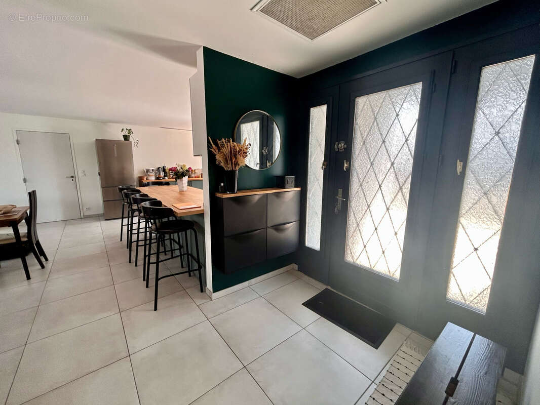 Une rénovation de grande qualité dans un emplacement idéal pour toute la famille à 9mn de l'A6 ! - photo 7