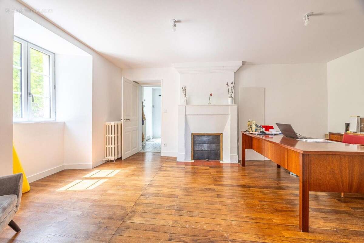 Maison 238 m² à Saint-Gelais  - photo 5