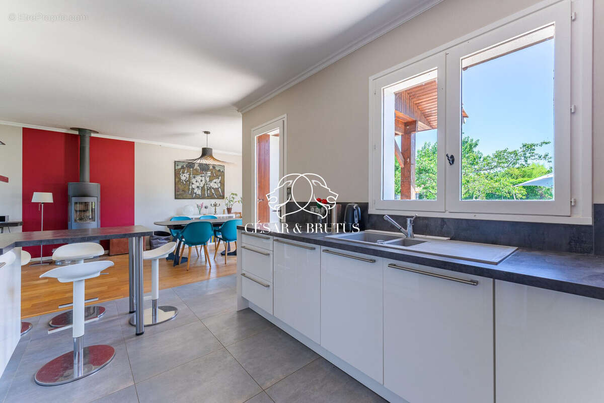 Maison 180 m² à Lissieu  - photo 4