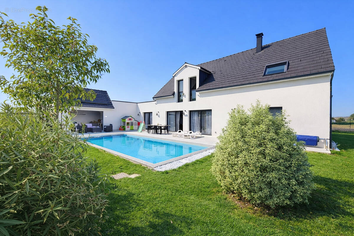 Maison à PONTACQ