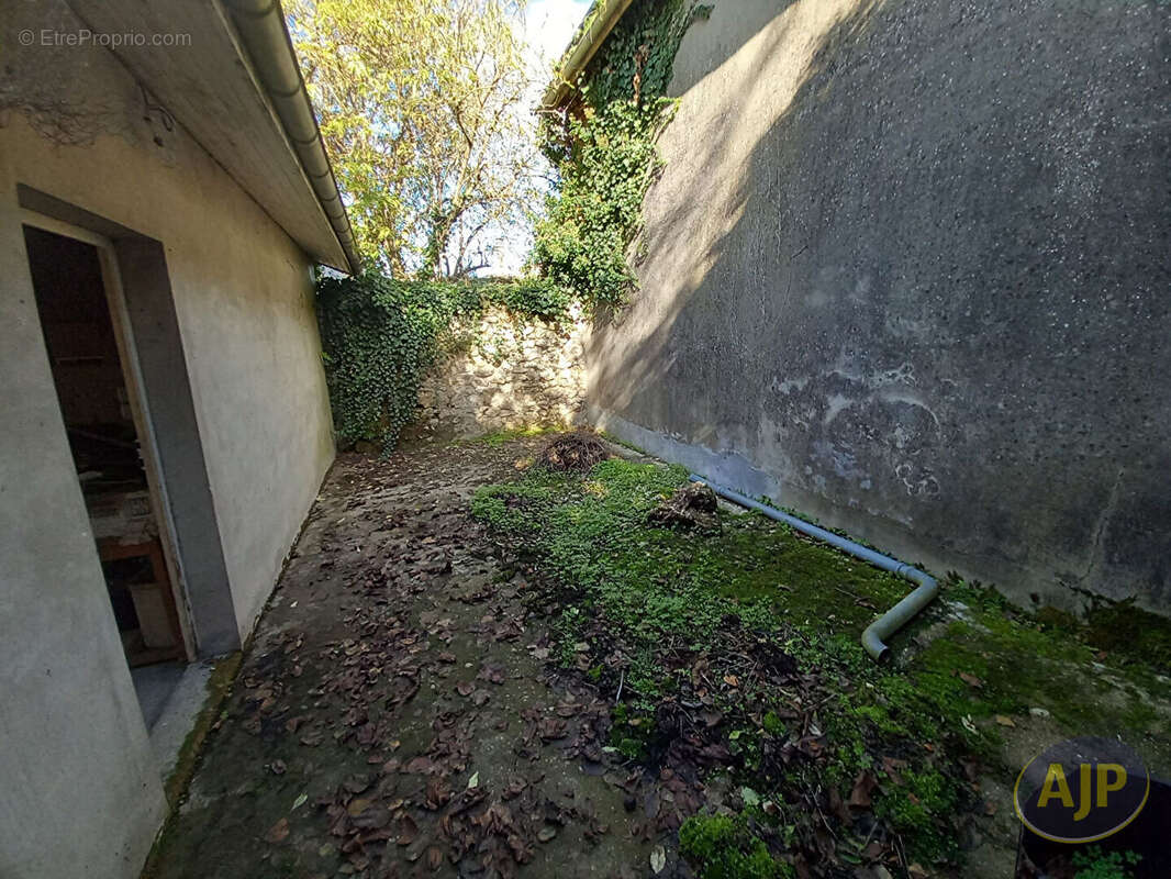 Maison mitoyenne sur la commune de Saint-Estèphe ! - photo 14