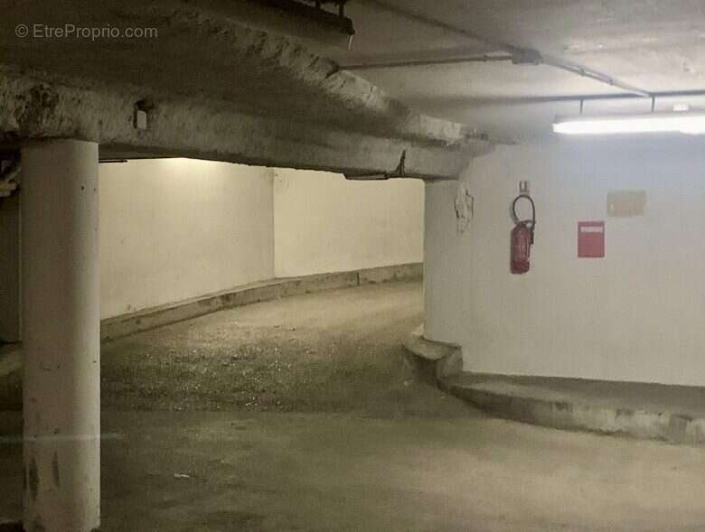 Parking à PARIS-14E