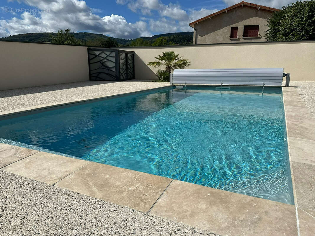 Maison à SAINT-ALBAN-LES-EAUX