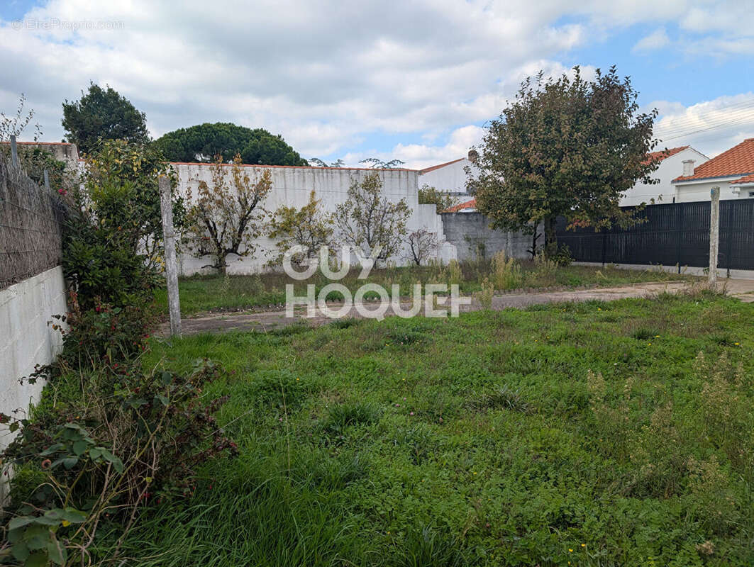 Terrain à SAINT-GILLES-CROIX-DE-VIE