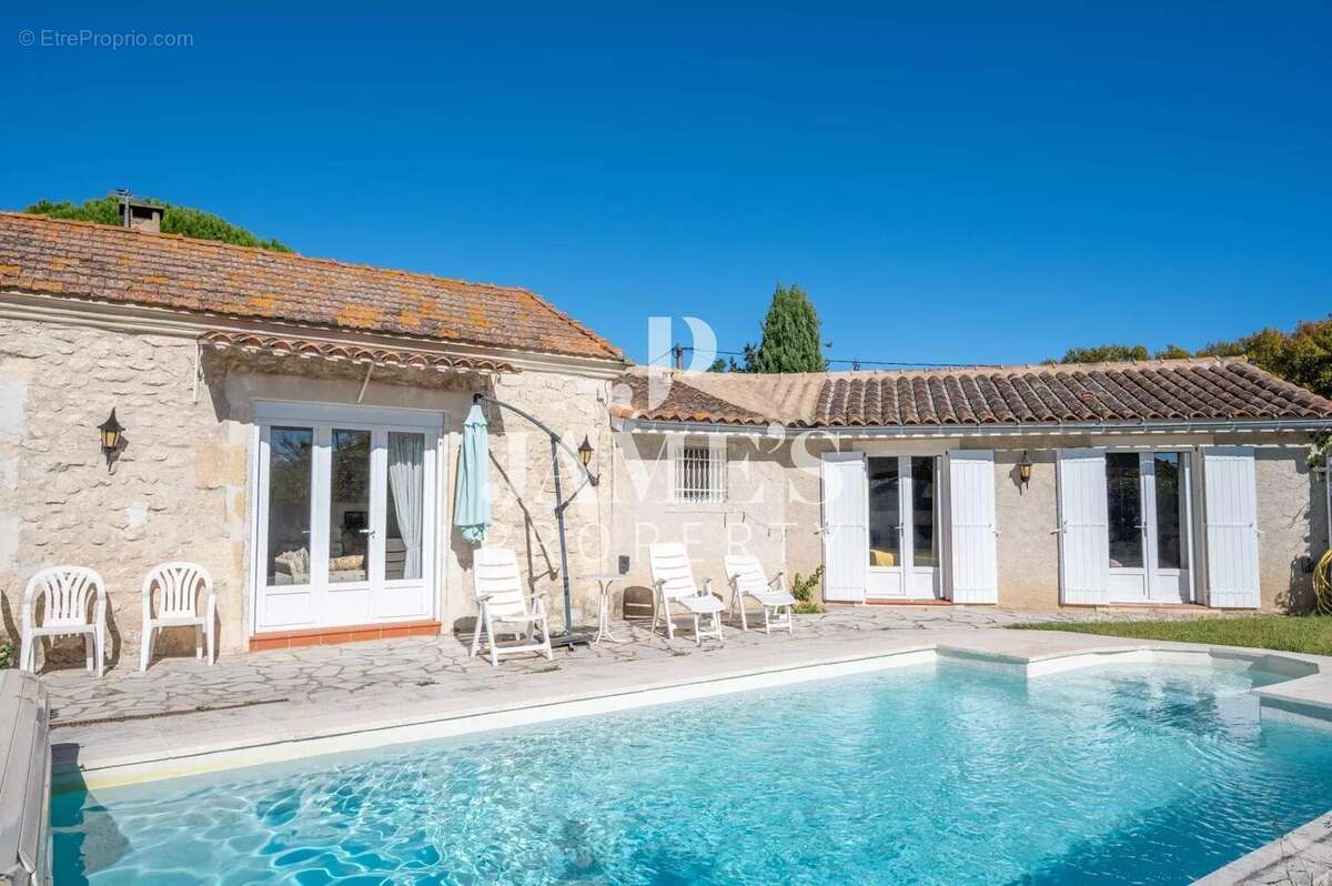 Maison à FONTVIEILLE