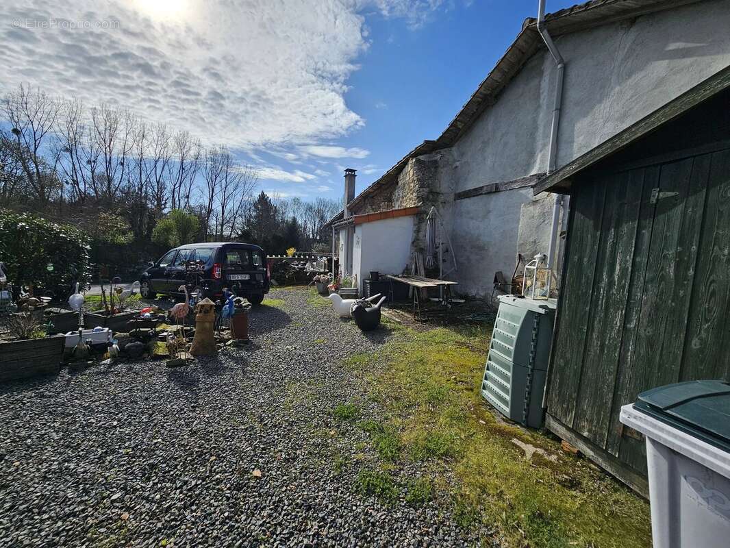 Maison à CHERVES-CHATELARS