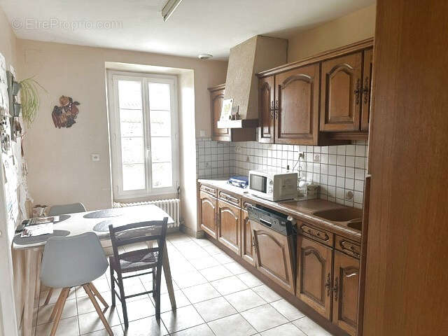 Maison à SAINT-MACAIRE-EN-MAUGES