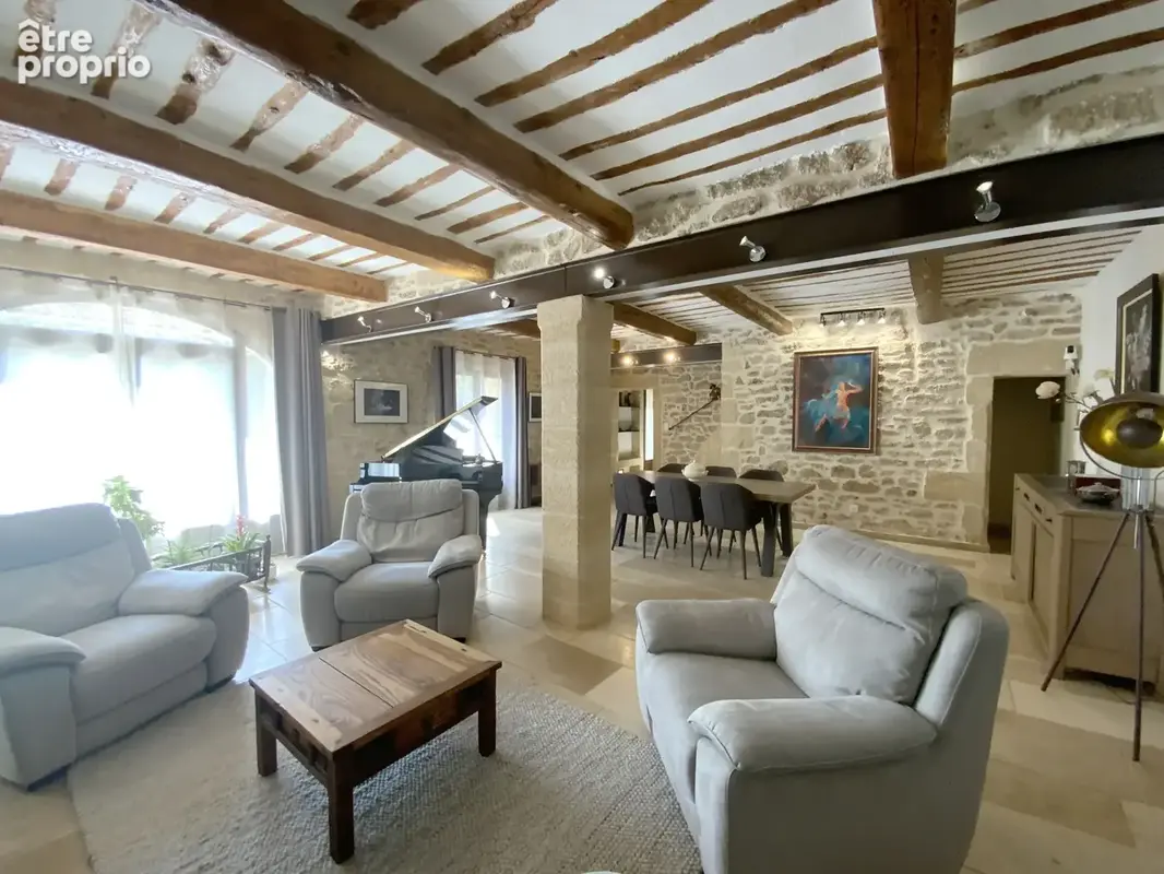 Maison de charme en pierre  en plein coeur de village. - photo 2
