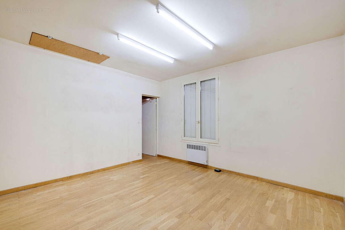 Commerce à PARIS-10E