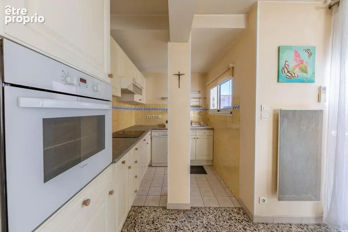Appartement t3 avec terrasse et balcon à vendre dans le centre-ville piétonnier de sanary-sur-mer - photo 5
