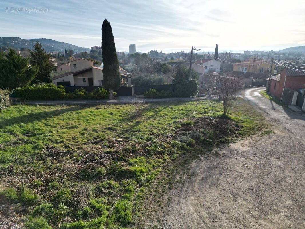 Terrain à DRAGUIGNAN