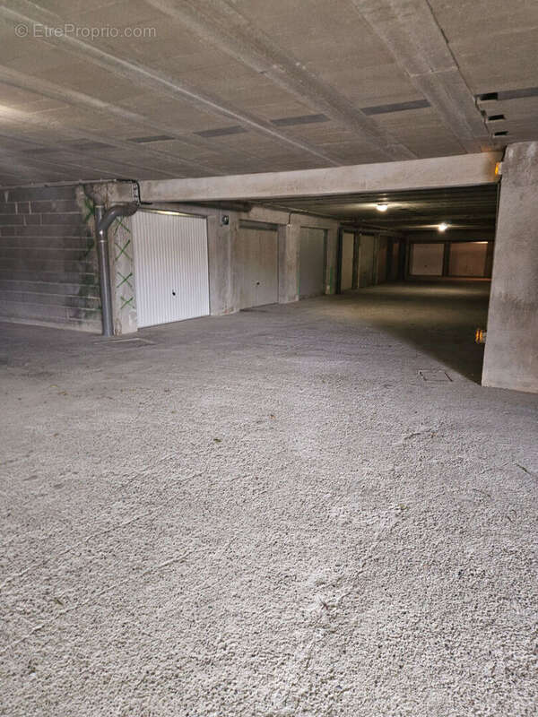 Parking à LE BARCARES