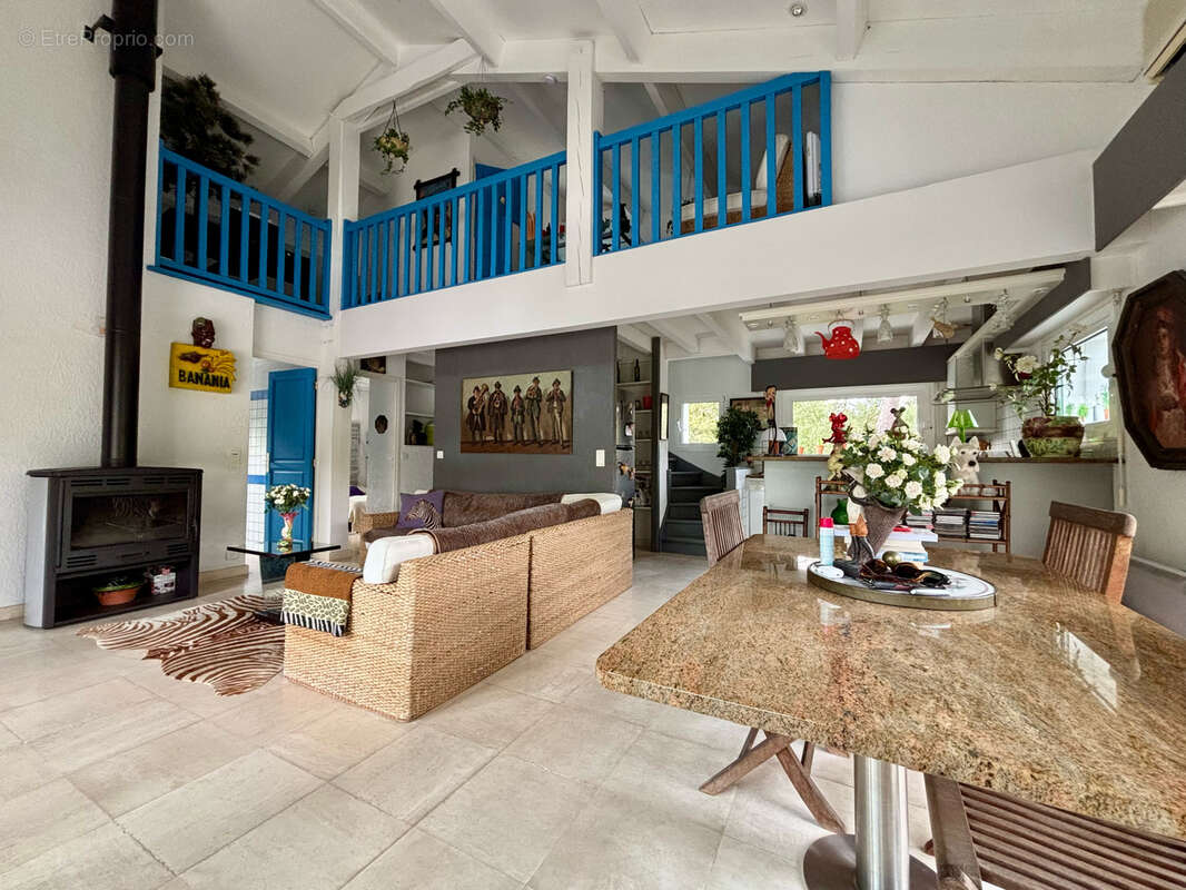 Villa d’architecte perchée dans les arbres avec piscine et vue panoramique - photo 6