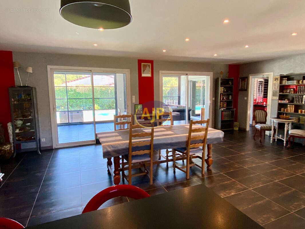 Maison à NAUJAC-SUR-MER