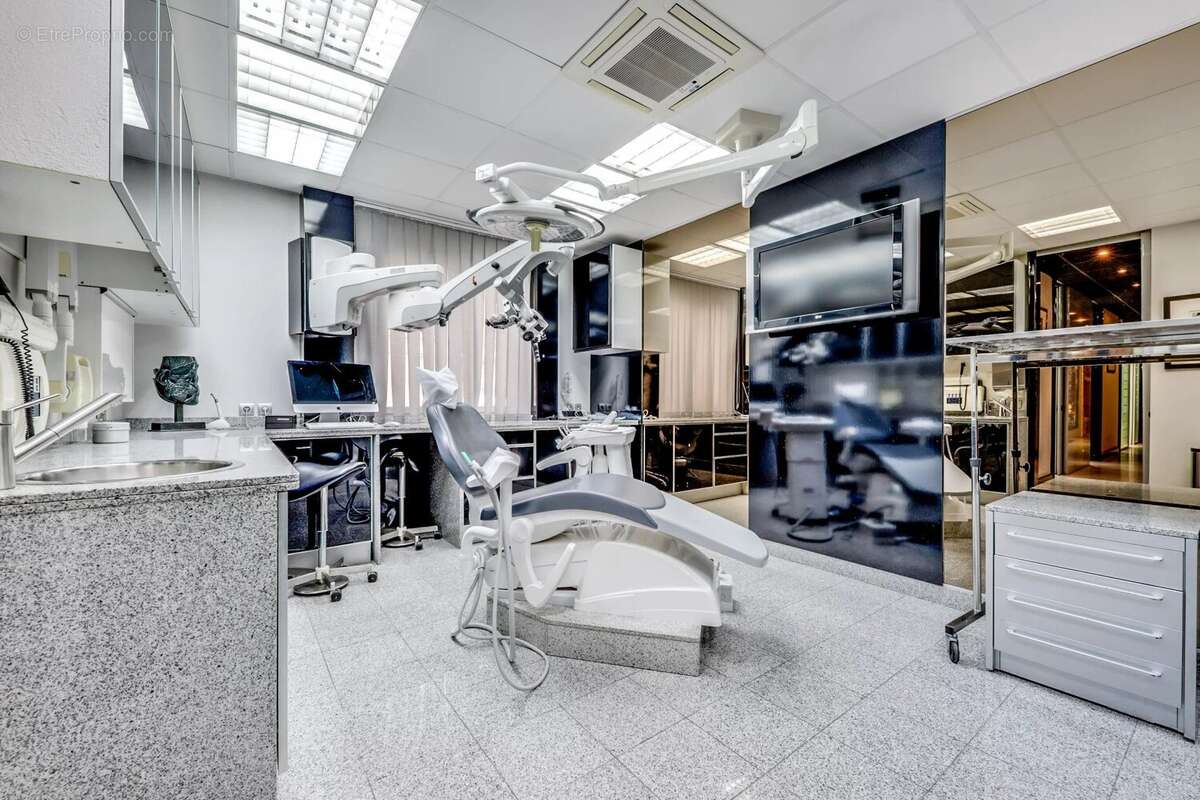 Commerce à PARIS-16E