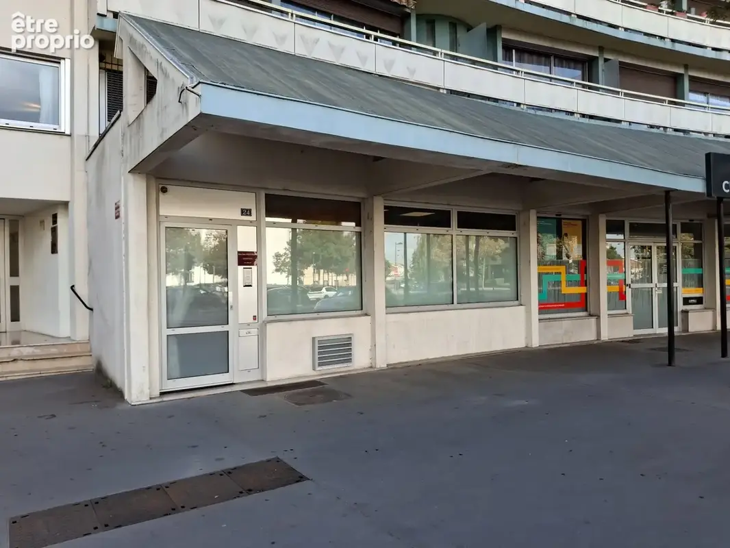 Local commercial polyvalent – Résidence Couronne de Gigny - photo 13