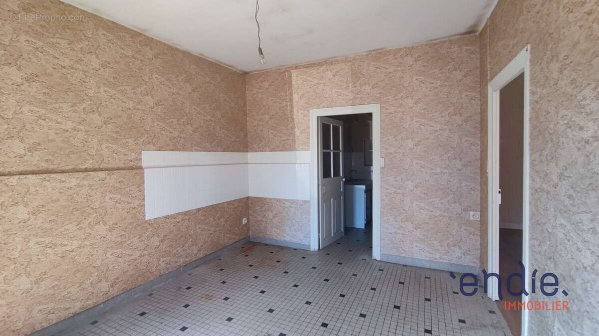 MOLLES Ensemble immobilier de 170m² à rénover - photo 10