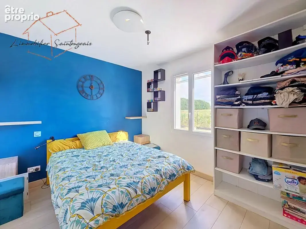 Saint-Georges-des-Coteaux  102 m²  3 Chambres  823 m² - photo 4