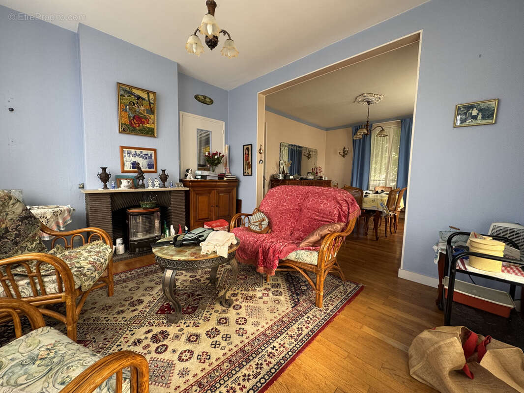 Maison à DONVILLE-LES-BAINS