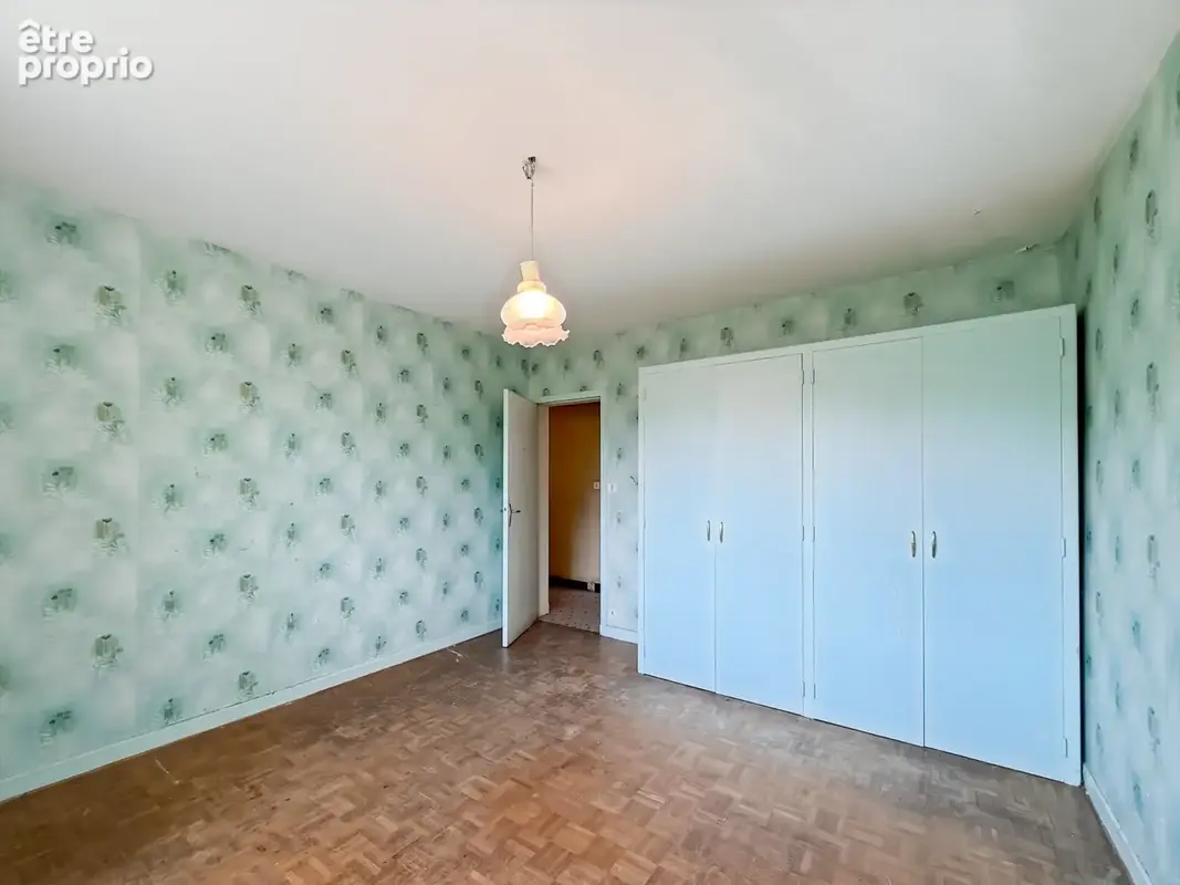 Cébazat   maison familiale 5 pièces   4 chambres   terrain 615 m2   beau potentiel - photo 4