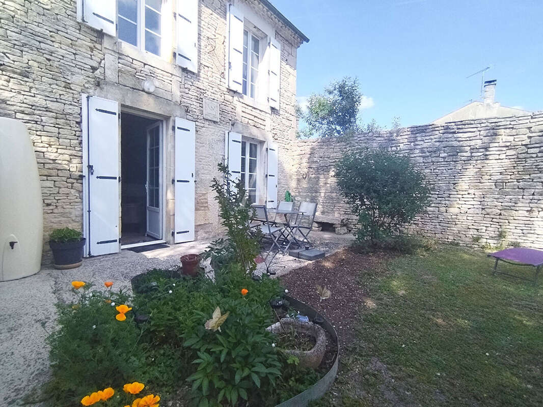 Maison à ASNIERES-LA-GIRAUD