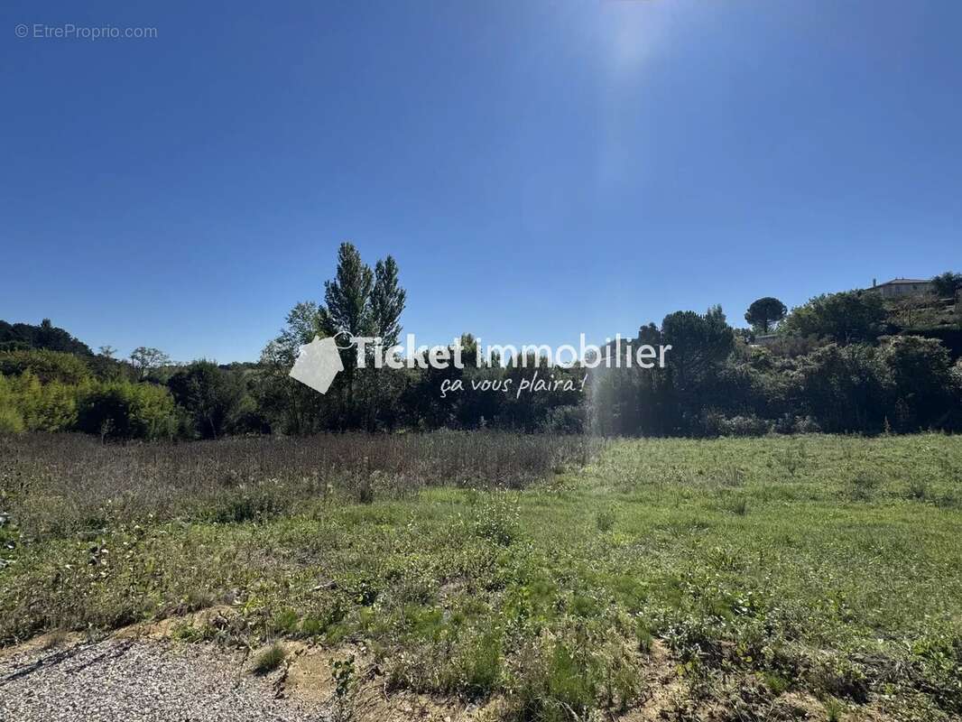 Terrain à CLERMONT-LE-FORT