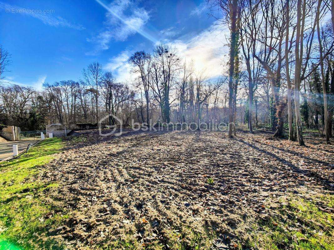 Terrain à MONTFORT-L'AMAURY