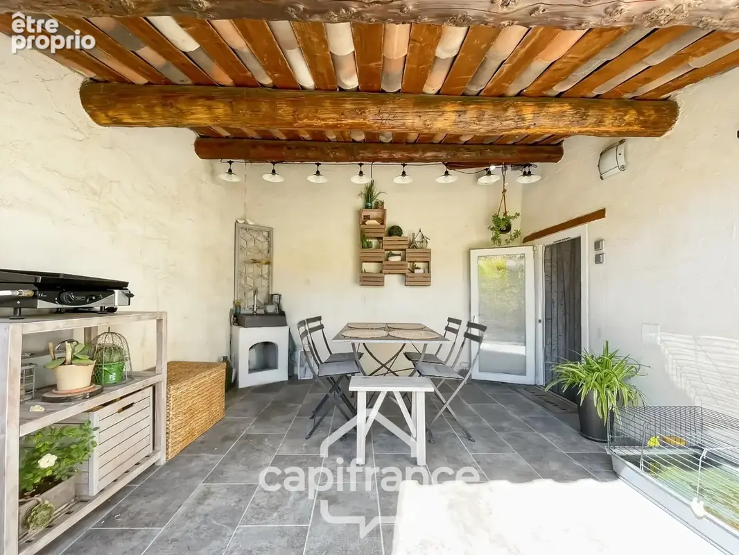 belle opportunité sur Alleins : maison de village de 102 m2 entièrement rénovée et climatisée, 2 niveaux avec 2 grandes chambres - photo 4
