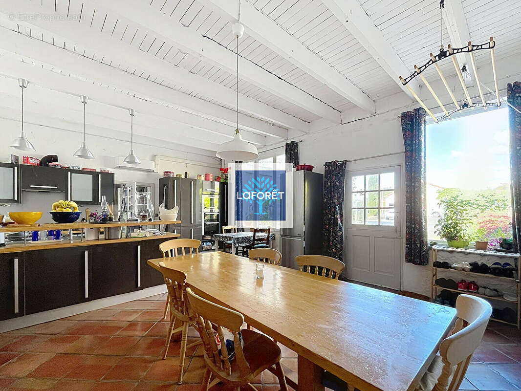 Maison à BUSSAC-FORET