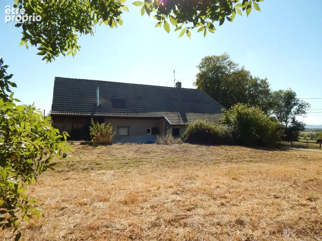MAISON À VENDRE ENVIRON 118 M² - Maison à BLETTERANS