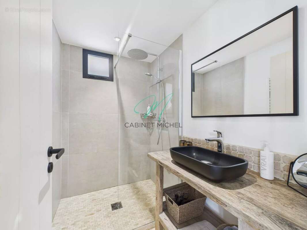 Maison à ROQUEFORT-LES-PINS