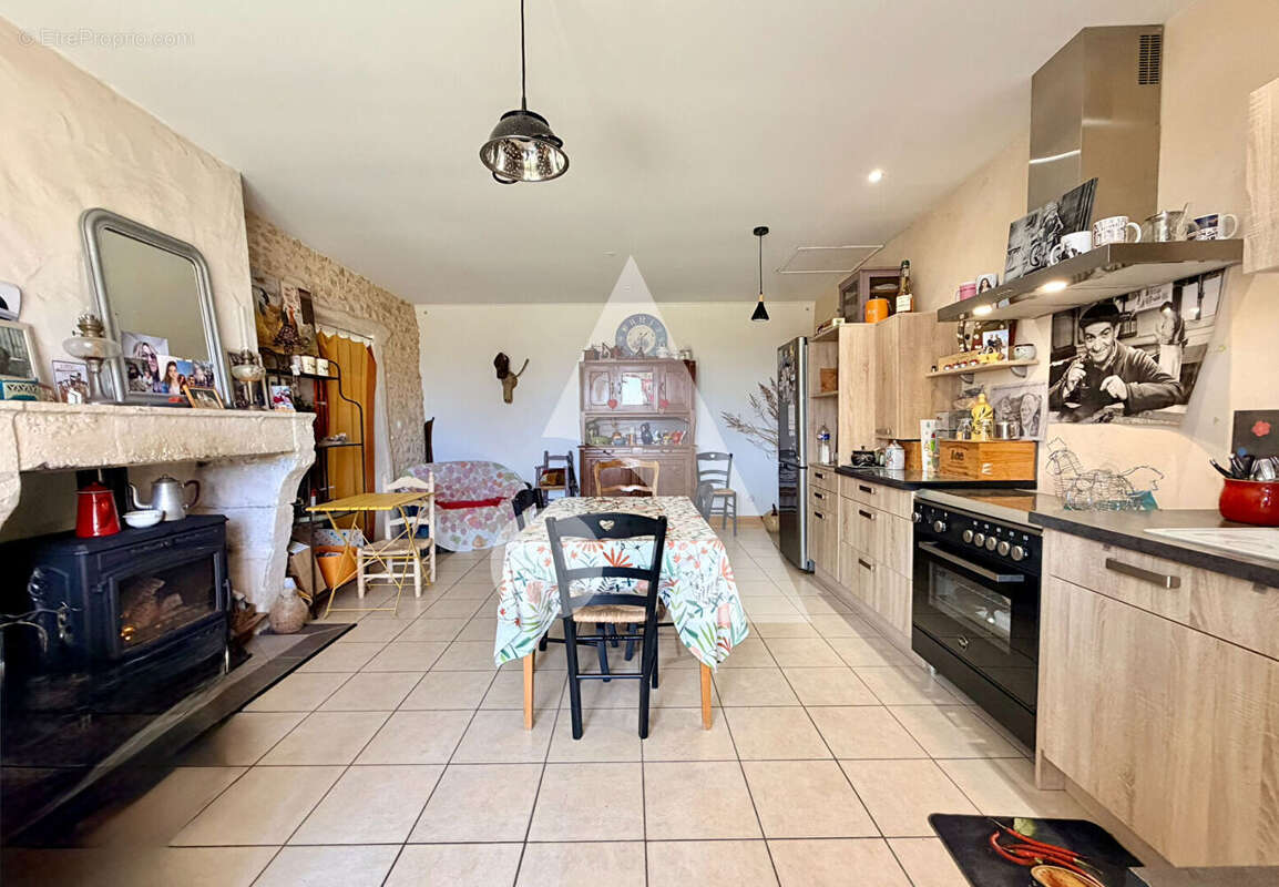 Maison à SAINT-JUST-LUZAC