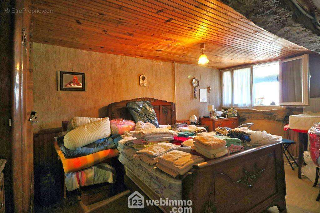 Attenante, une chambre de 11,5 m2. - Maison à POITIERS