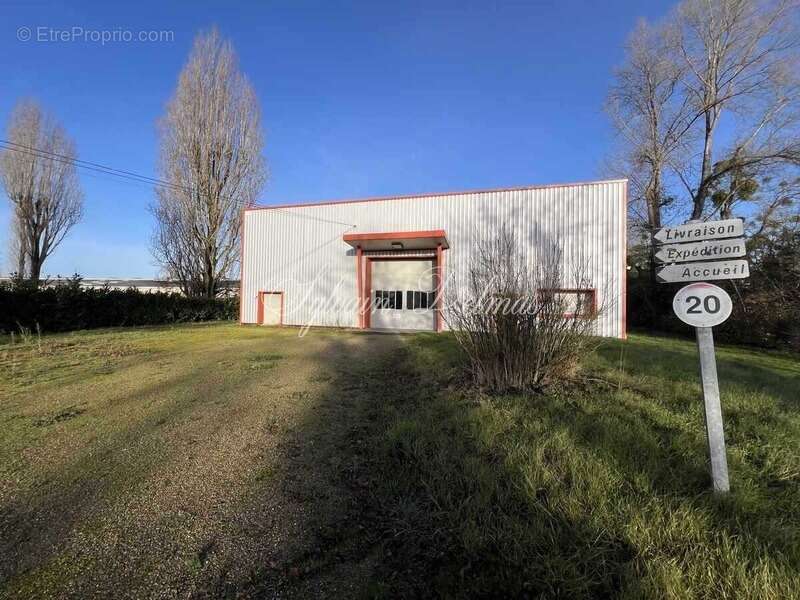 Commerce à NAZELLES-NEGRON