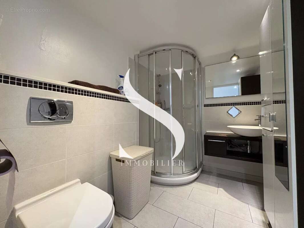 Appartement à VALLAURIS