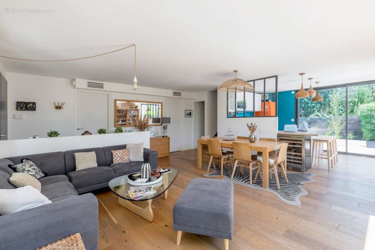 Maison familiale entierement renovee avec piscine - photo 3