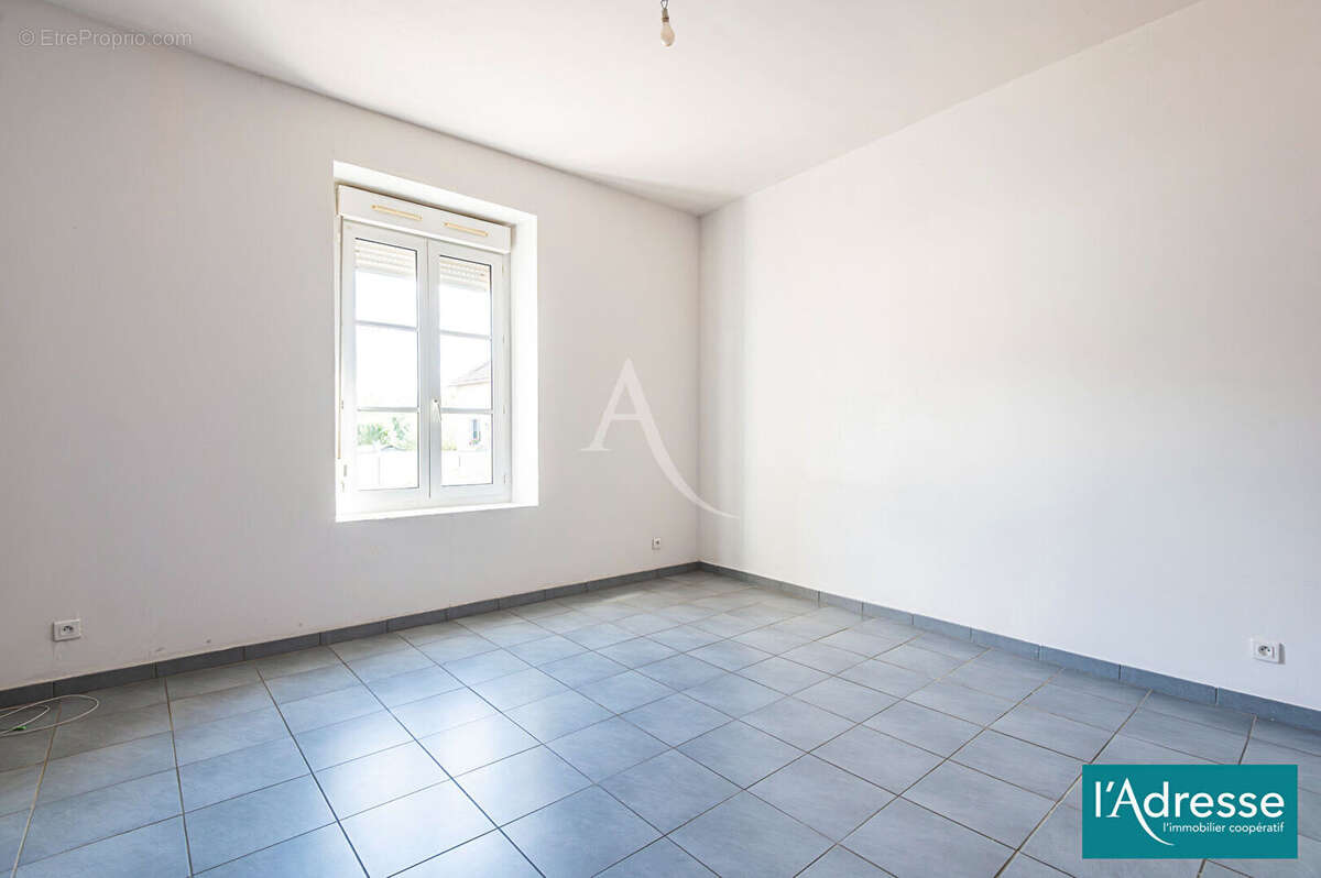 Appartement à NEUFCHATEL-SUR-AISNE