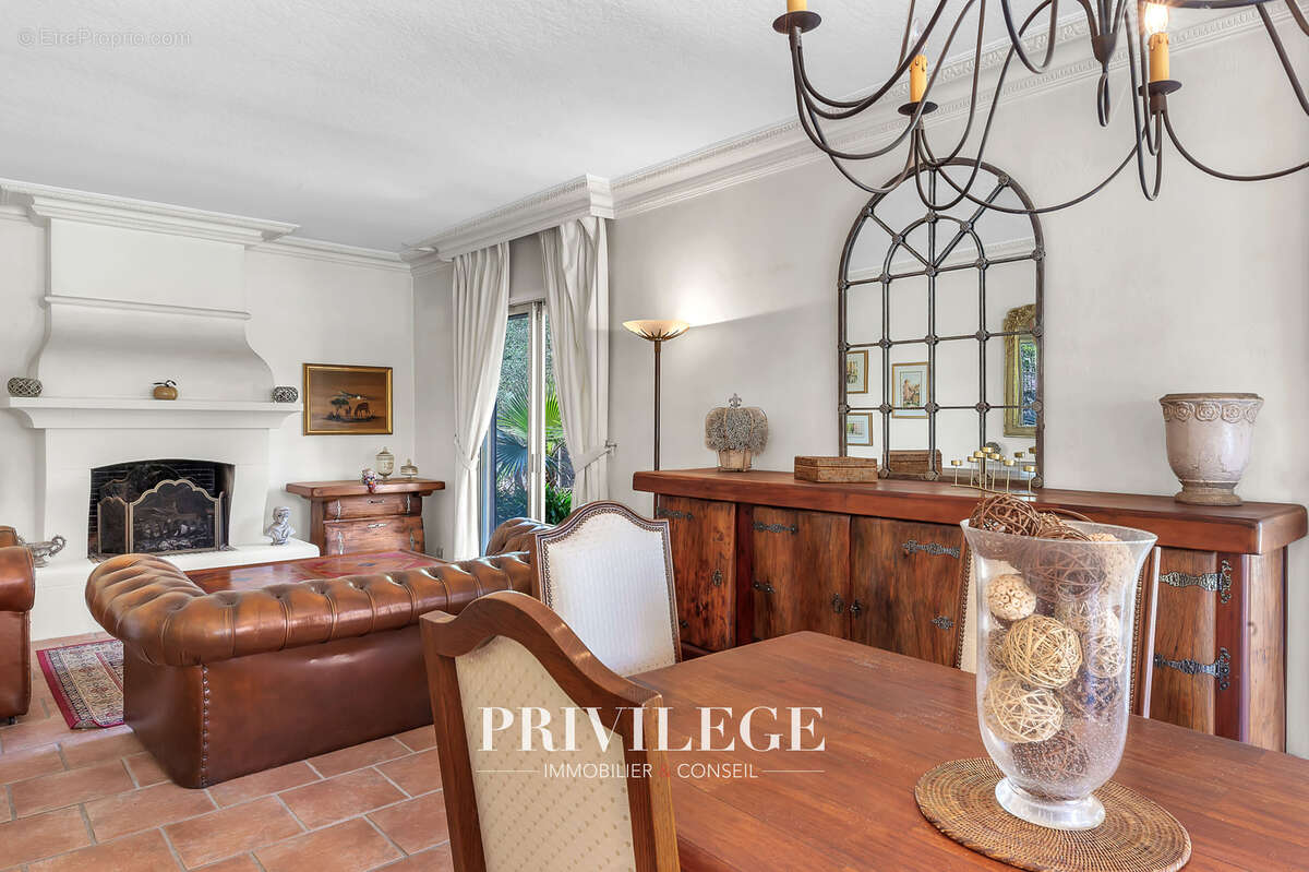 Maison à MOUGINS
