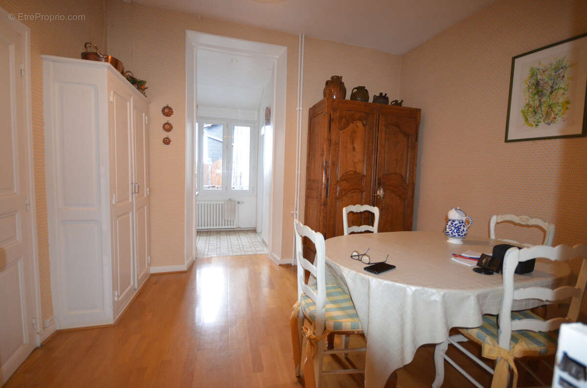 Maison à MURAT-LE-QUAIRE