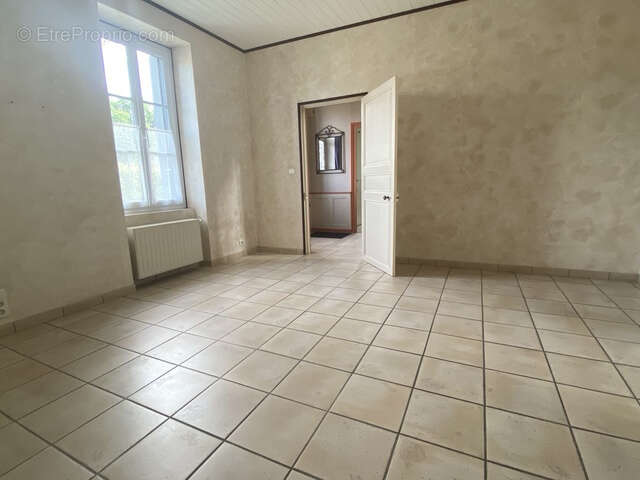 belle maison de bourg de 157 m2 avec Terrain clôturé de 400m2 Constructible à Mouchamps 263000€ - photo 14