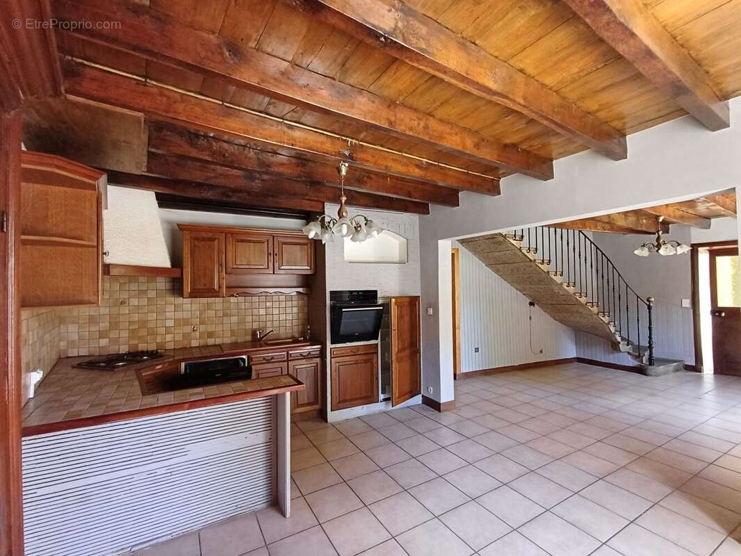 Maison à MONTMORIN