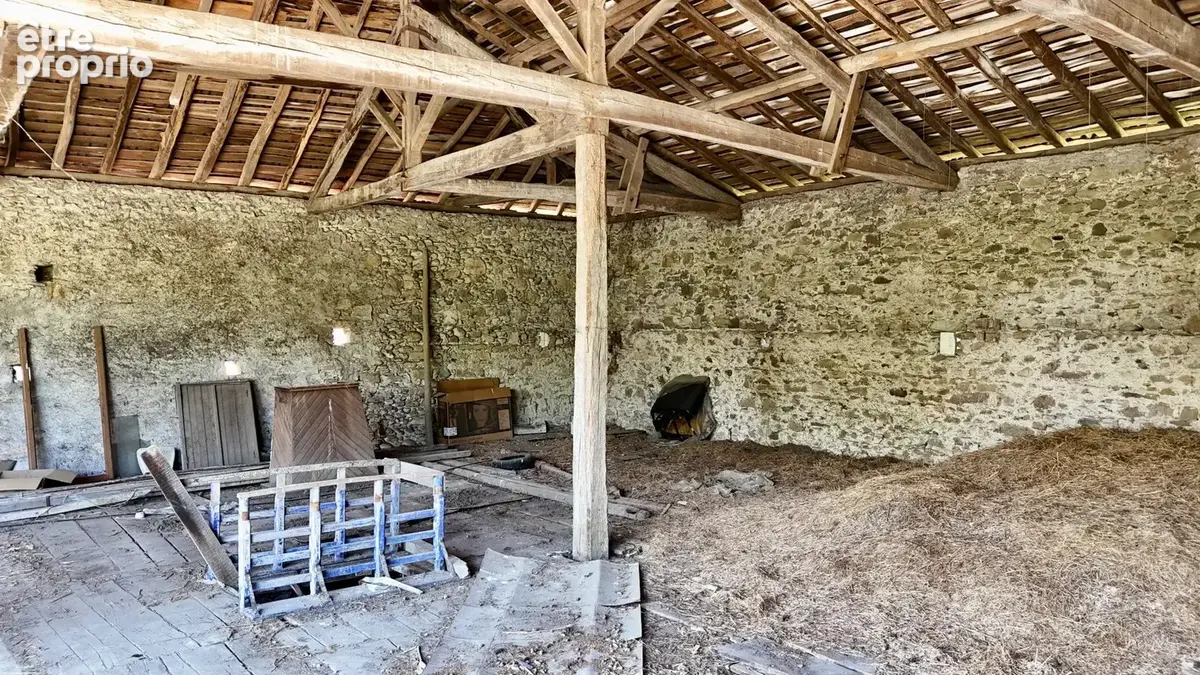 Maison en pierre de caractère 250 m² + corps de ferme 551 m² et maison annexe à rénover – Volumes, lumière & authenticité - photo 6