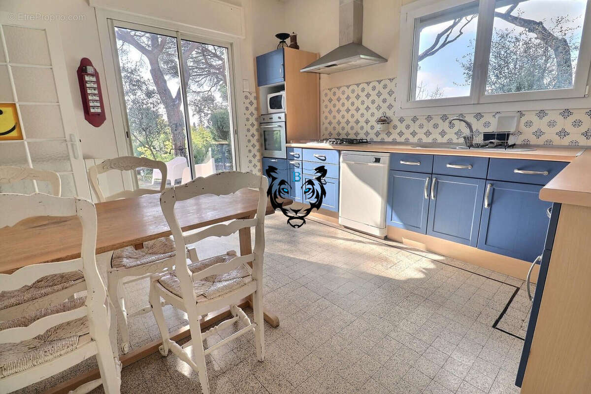 Maison à LES ISSAMBRES