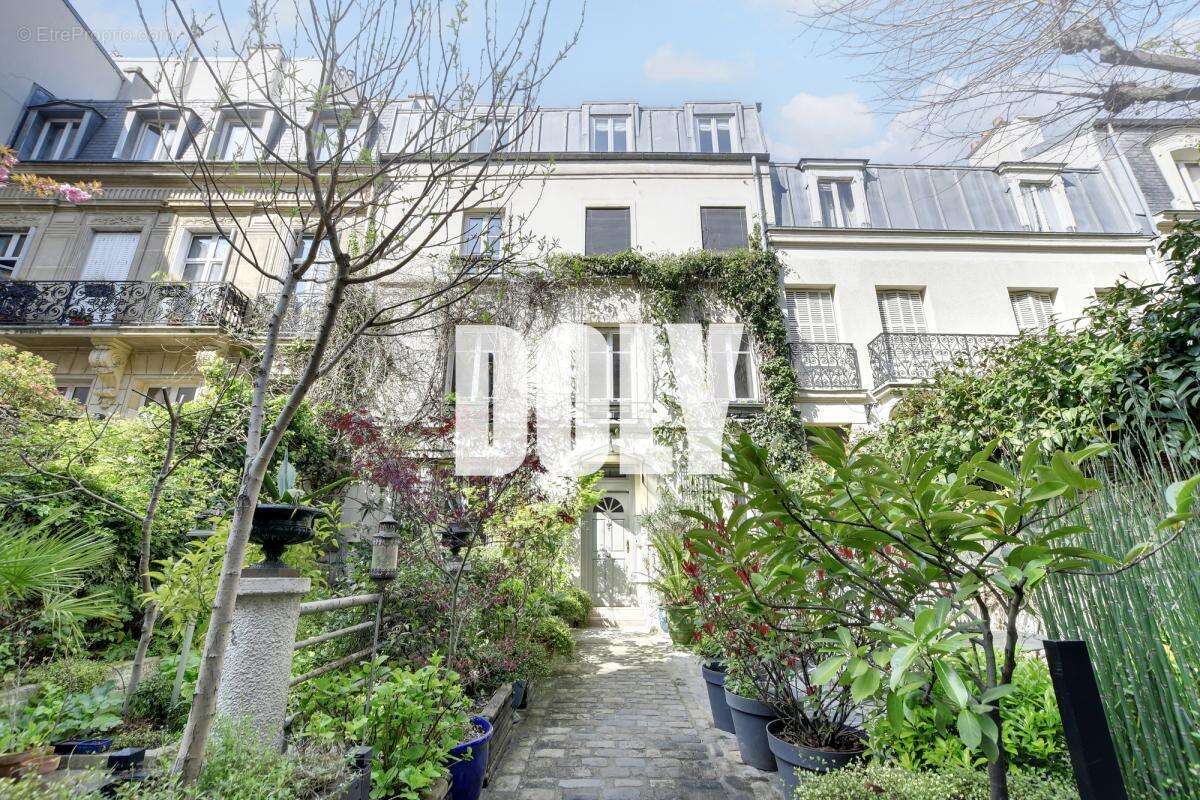 Appartement à PARIS-17E