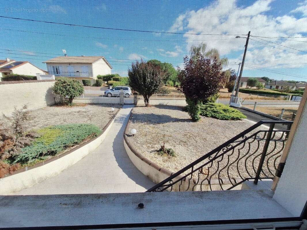 Maison de village en très bon état - photo 15