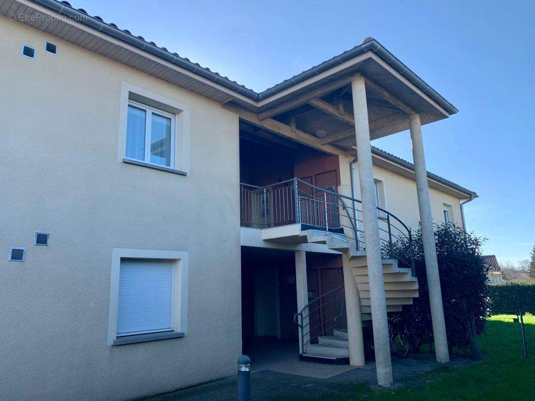 Appartement à CRUZILLES-LES-MEPILLAT